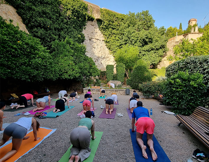 happy-yoga-girona-ioga-fresca-jardi-angel-3